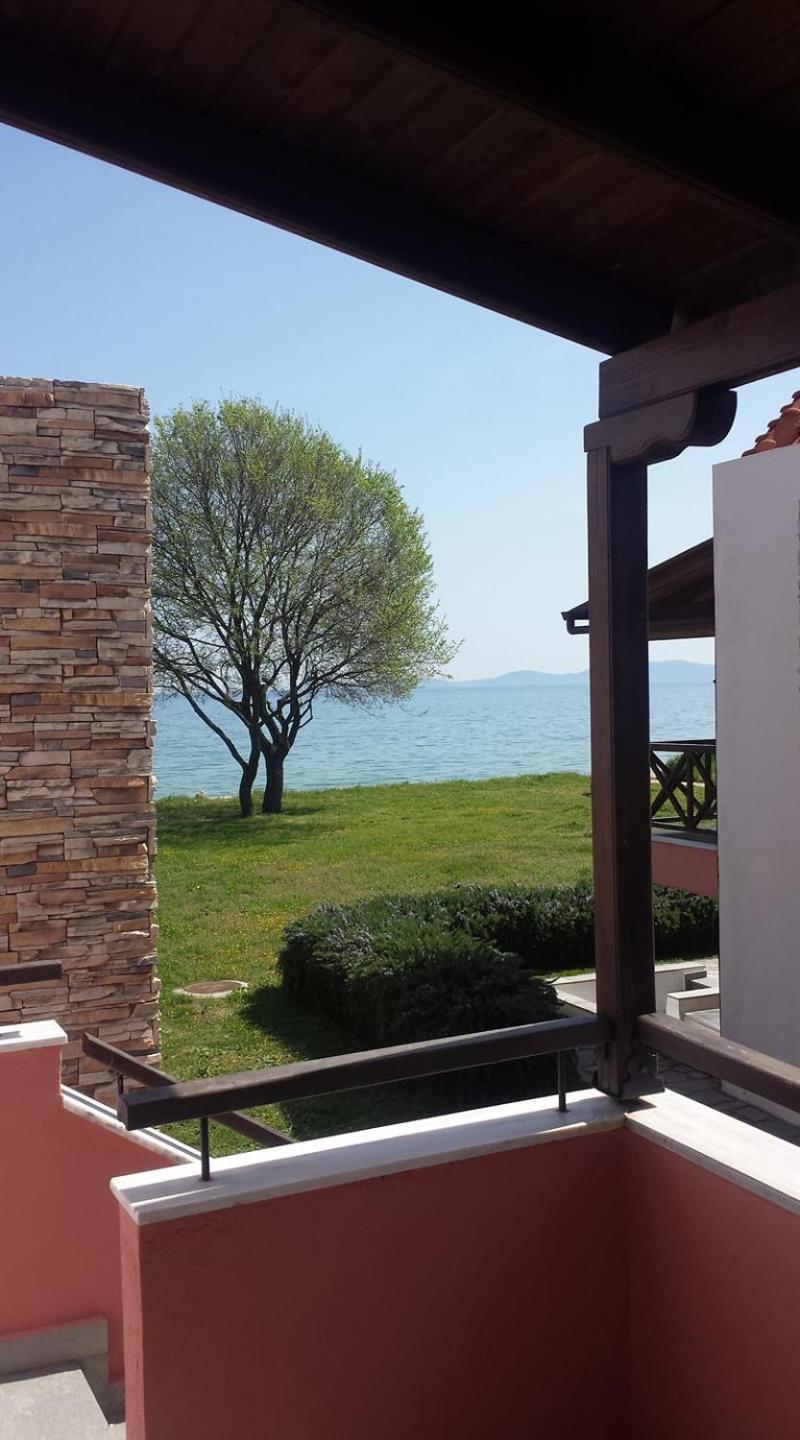 Beachfront Stylish Maisonette In Иериссос Экстерьер фото