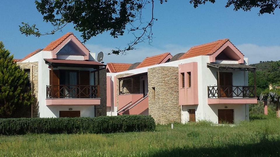 Beachfront Stylish Maisonette In Иериссос Экстерьер фото