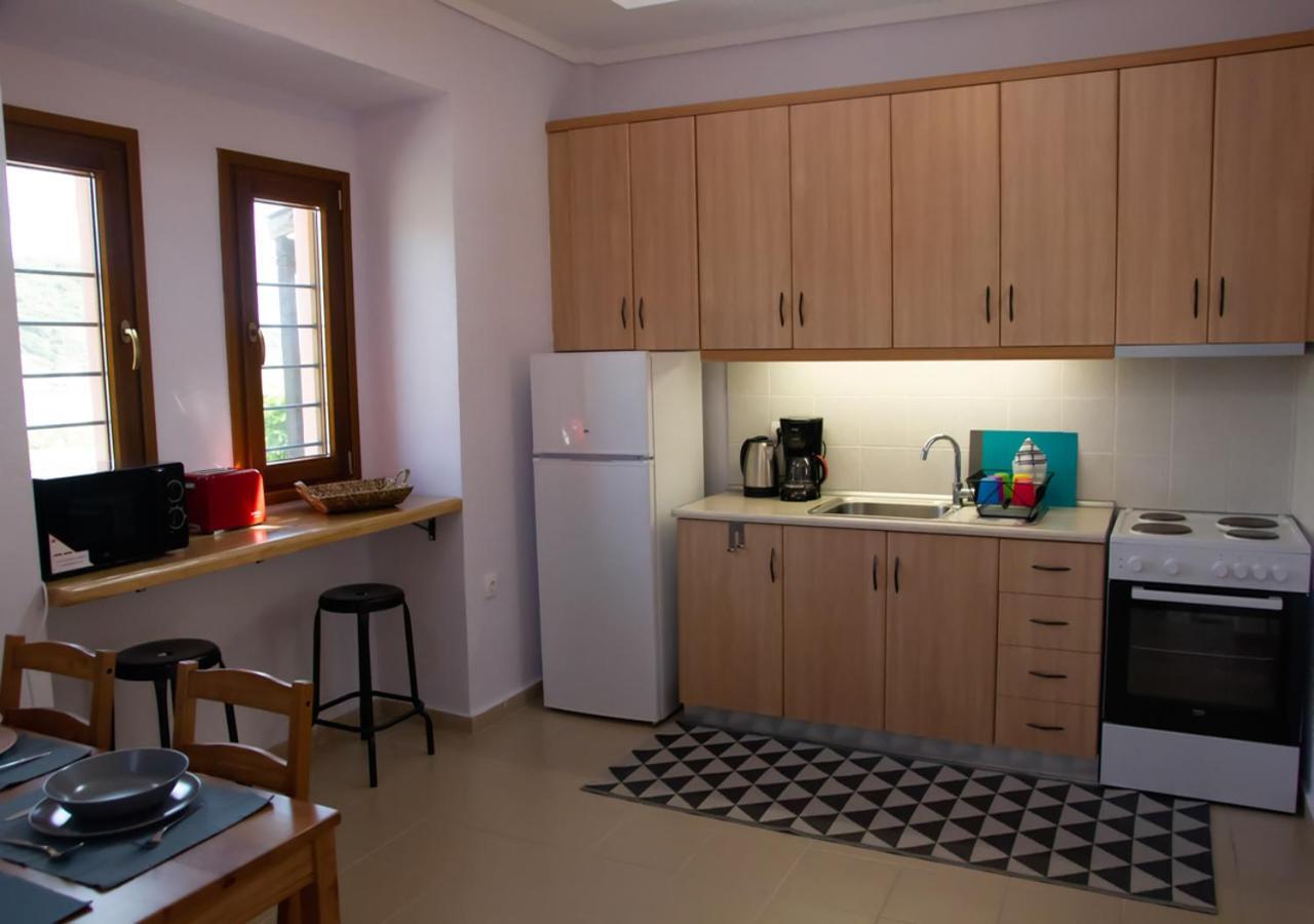 Beachfront Stylish Maisonette In Иериссос Экстерьер фото