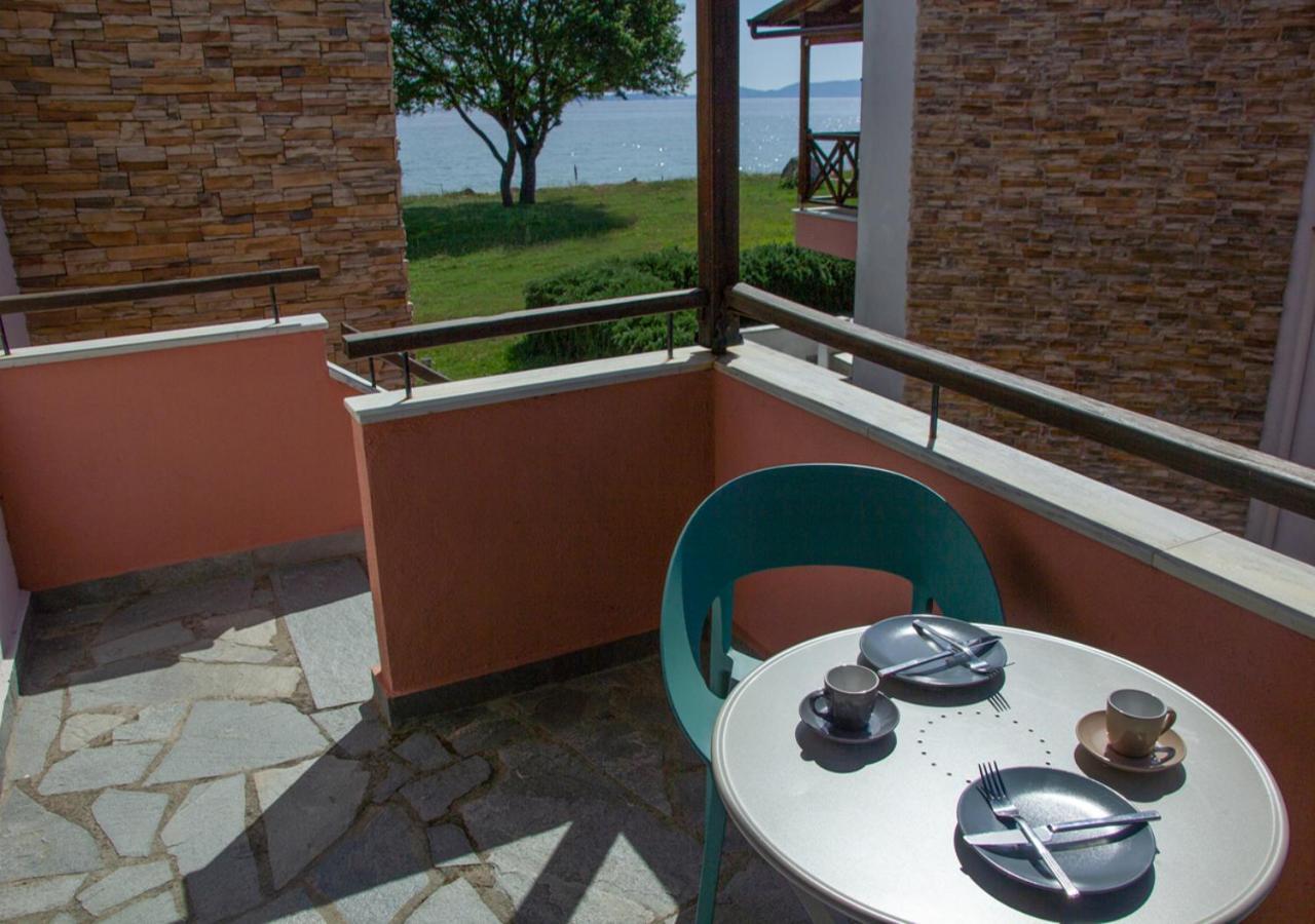 Beachfront Stylish Maisonette In Иериссос Экстерьер фото