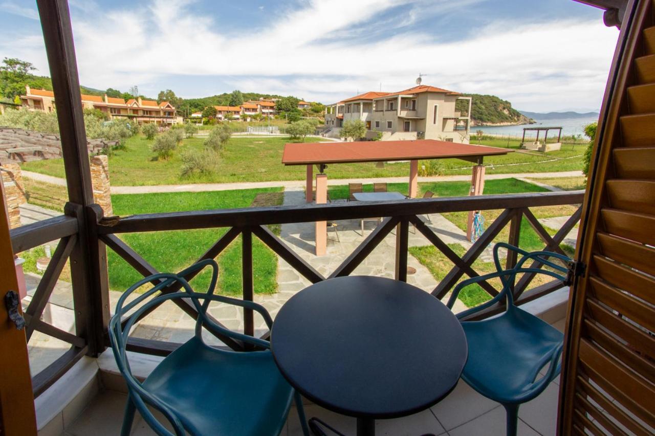 Beachfront Stylish Maisonette In Иериссос Экстерьер фото